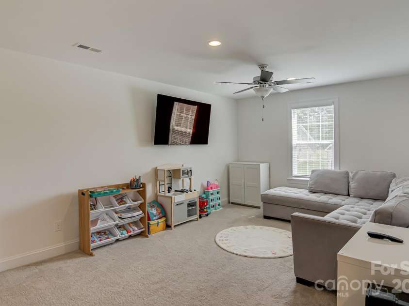 2707 Cottage Hill Lane, Winston Salem, NC 27106.  MLS# CAR4253244, YatesRealty ID 12557. 
