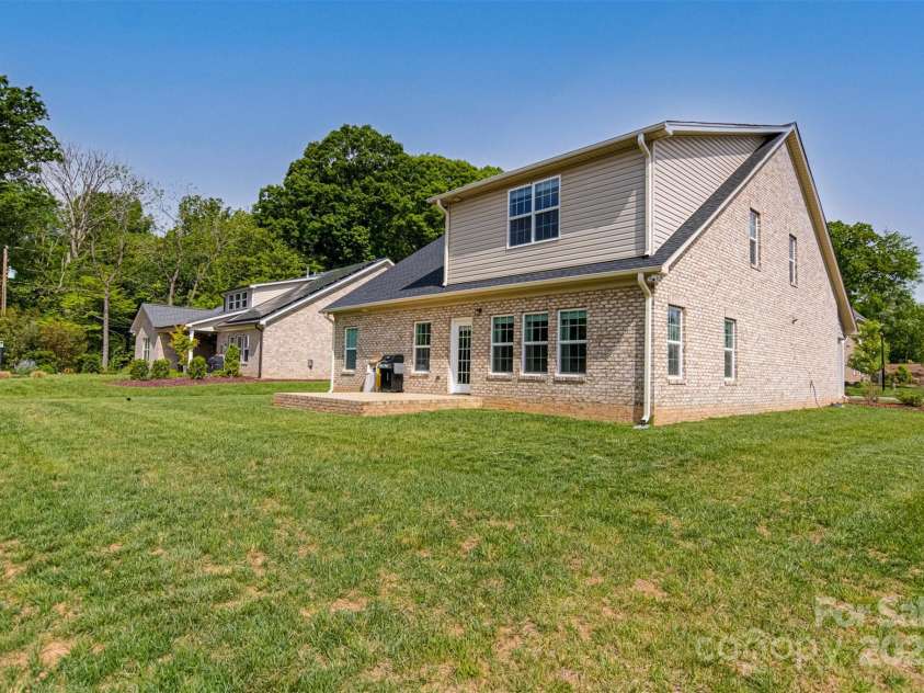 2707 Cottage Hill Lane, Winston Salem, NC 27106.  MLS# CAR4253244, YatesRealty ID 12557. 