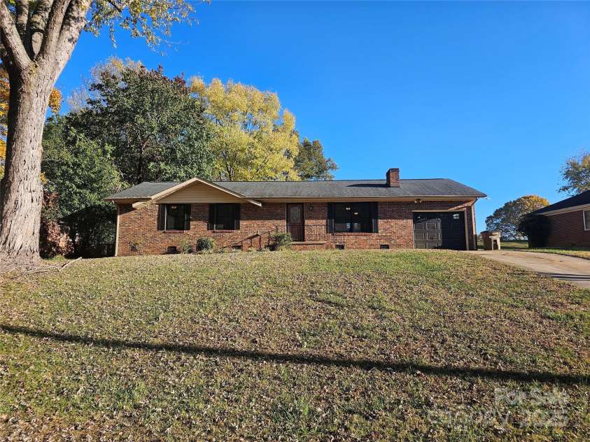 3025 Downing Street, Shelby, NC 28152.  MLS# CAR4318348, YatesRealty ID 1256. 