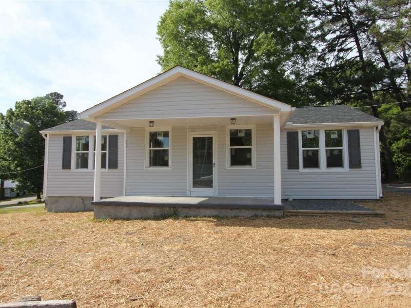 306 Burnsville Street, Wadesboro, NC 28170.  MLS# CAR4247429, YatesRealty ID 12560. 