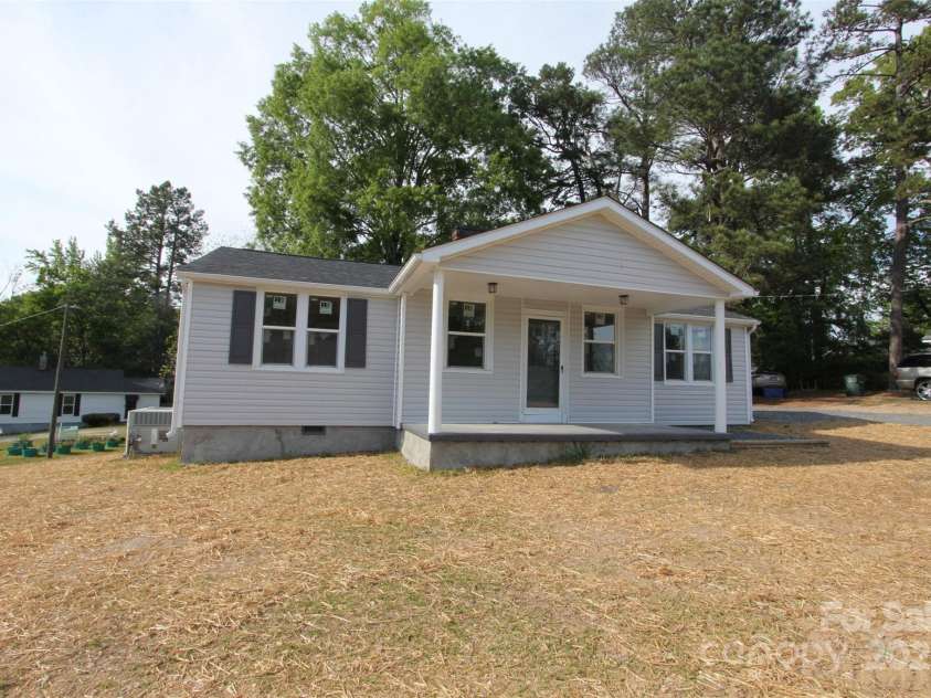 306 Burnsville Street, Wadesboro, NC 28170.  MLS# CAR4247429, YatesRealty ID 12560. 