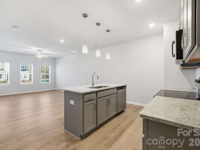 5107 Orchardview Way, Charlotte, NC 28216.  MLS# CAR4241432, YatesRealty ID 12561. Kitchen
