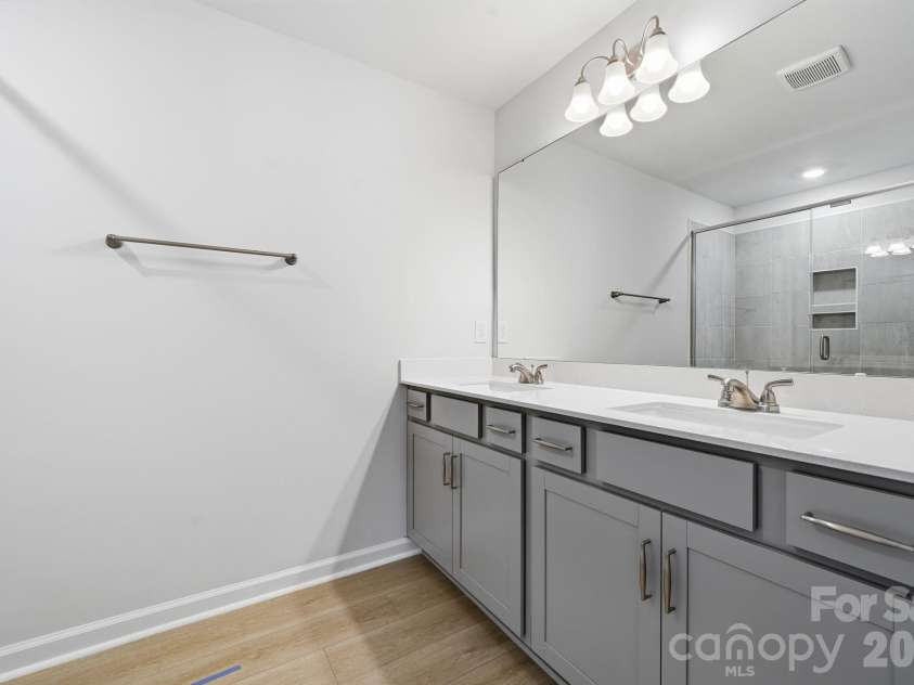 5107 Orchardview Way, Charlotte, NC 28216.  MLS# CAR4241432, YatesRealty ID 12561. Primary Bathroom - Dual Vanities