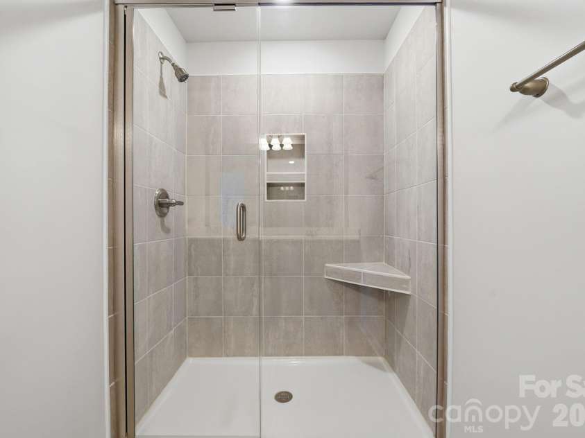 5107 Orchardview Way, Charlotte, NC 28216.  MLS# CAR4241432, YatesRealty ID 12561. Primary Bathroom - Tile Shower
