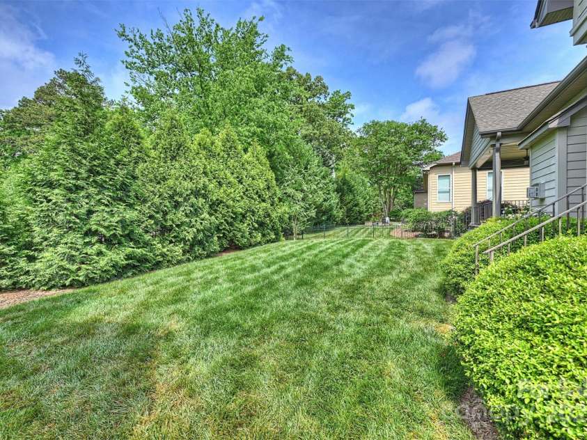 4122 Banfield Place, Charlotte, NC 28226.  MLS# CAR4252239, YatesRealty ID 12562. Backyard