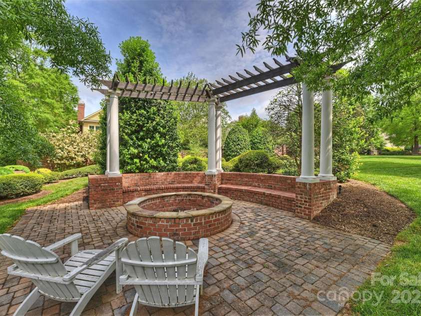 4122 Banfield Place, Charlotte, NC 28226.  MLS# CAR4252239, YatesRealty ID 12562. Community Firepit
