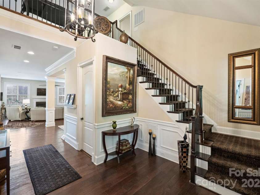 4122 Banfield Place, Charlotte, NC 28226.  MLS# CAR4252239, YatesRealty ID 12562. Foyer
