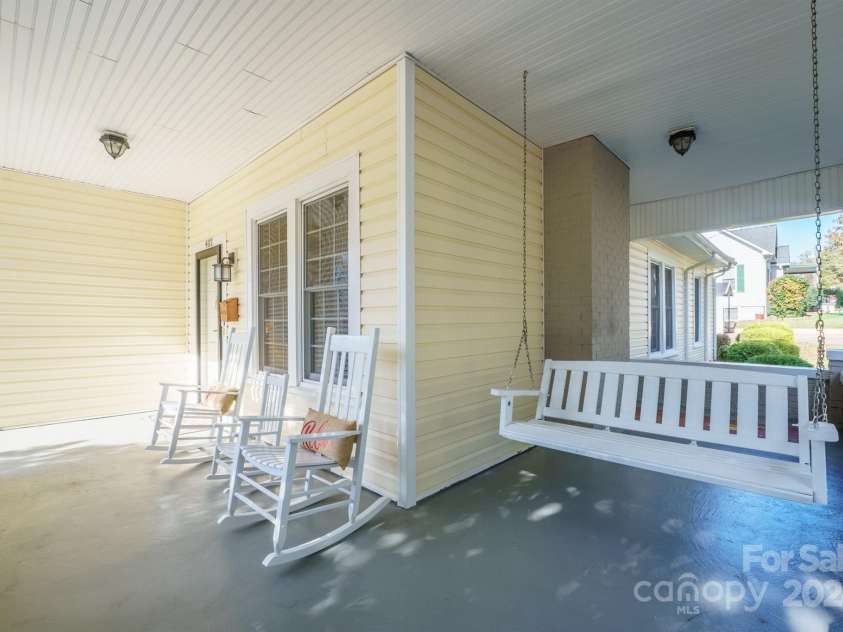 402 7th Street, Newton, NC 28658.  MLS# CAR4199151, YatesRealty ID 12563. 