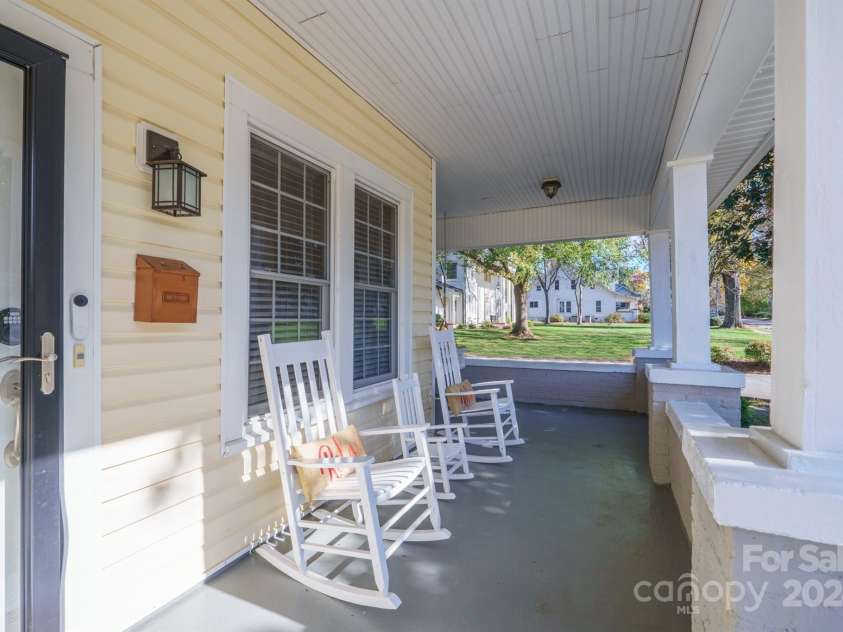 402 7th Street, Newton, NC 28658.  MLS# CAR4199151, YatesRealty ID 12563. 
