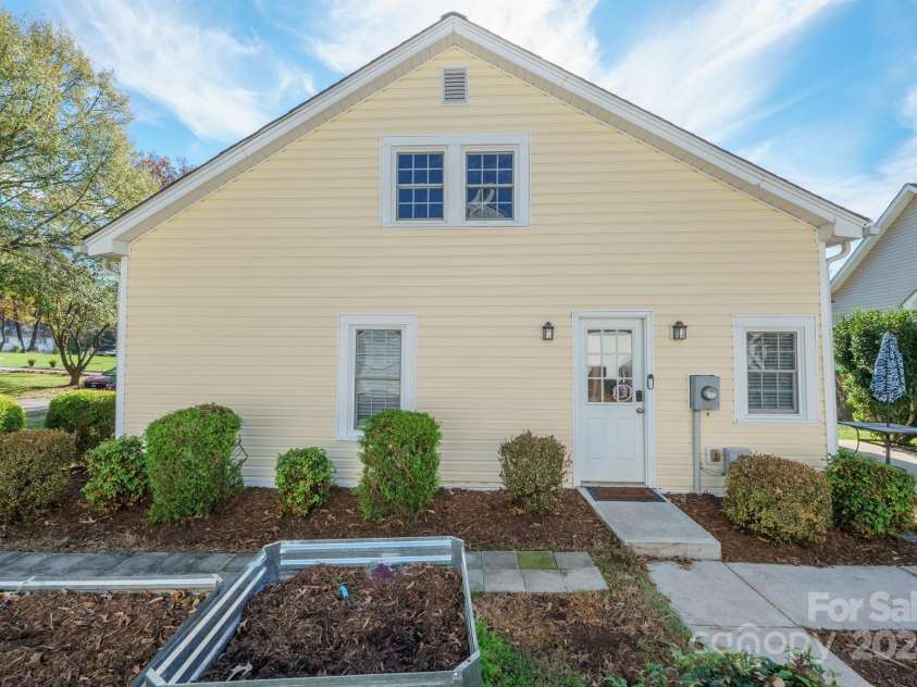 402 7th Street, Newton, NC 28658.  MLS# CAR4199151, YatesRealty ID 12563. 