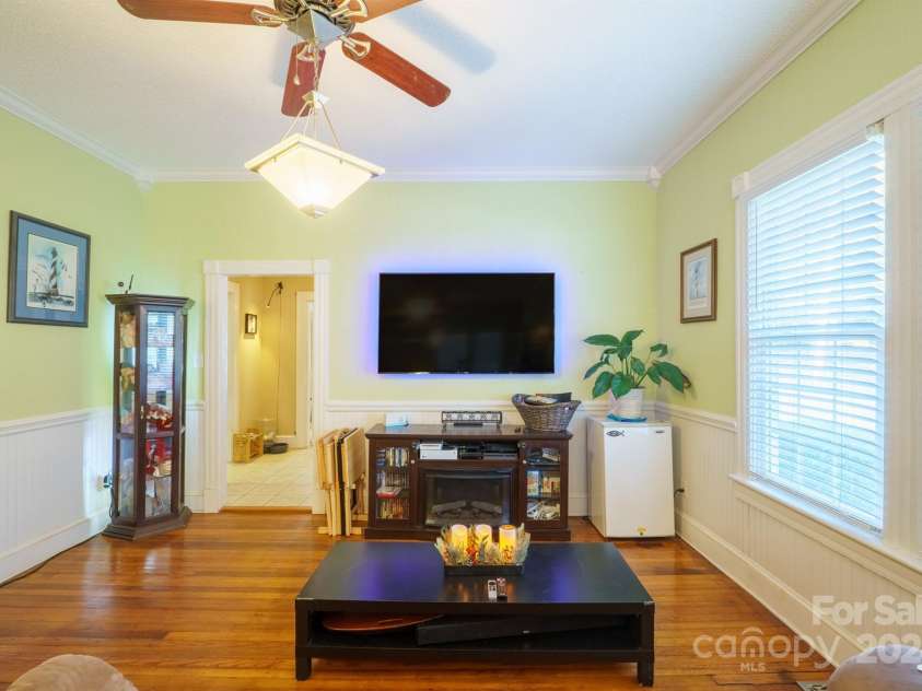 402 7th Street, Newton, NC 28658.  MLS# CAR4199151, YatesRealty ID 12563. 
