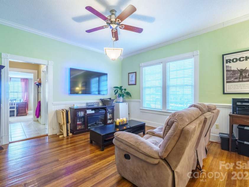 402 7th Street, Newton, NC 28658.  MLS# CAR4199151, YatesRealty ID 12563. 