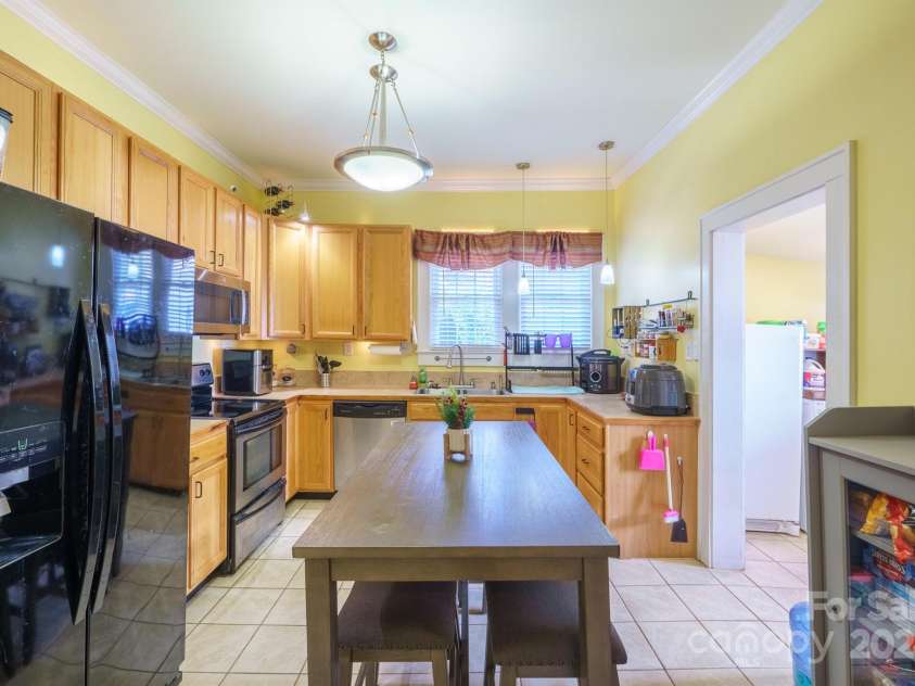 402 7th Street, Newton, NC 28658.  MLS# CAR4199151, YatesRealty ID 12563. 