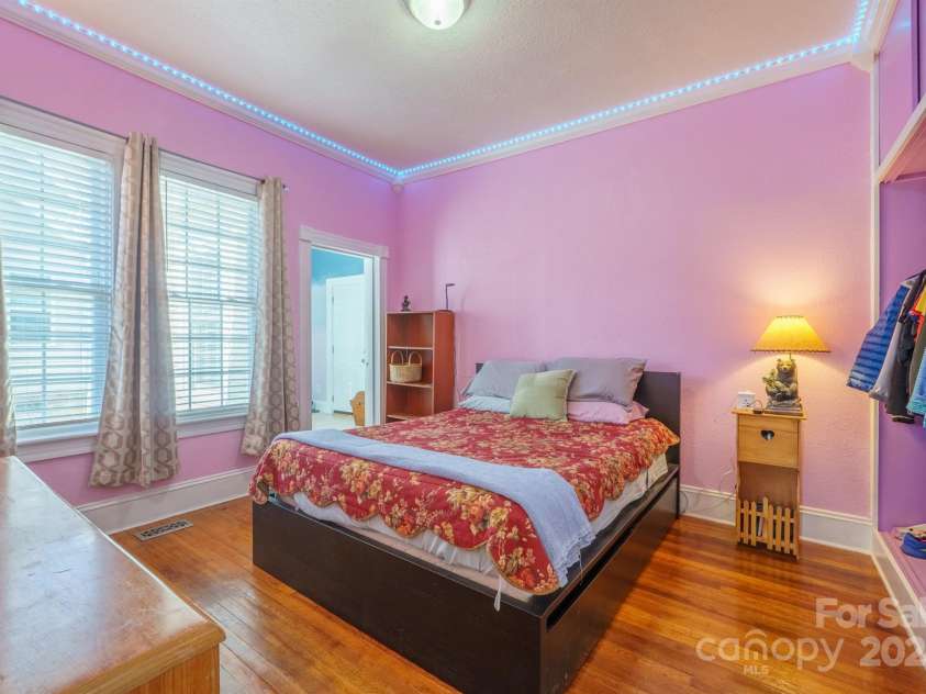 402 7th Street, Newton, NC 28658.  MLS# CAR4199151, YatesRealty ID 12563. 