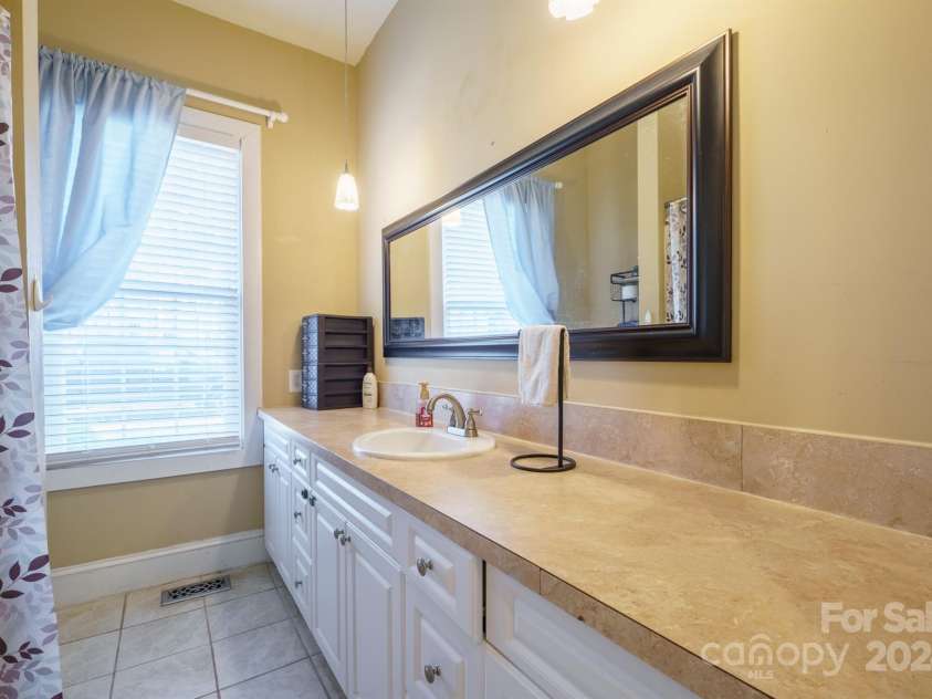 402 7th Street, Newton, NC 28658.  MLS# CAR4199151, YatesRealty ID 12563. 