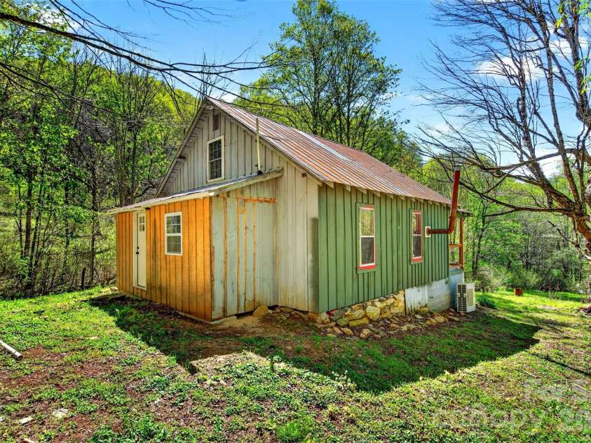 488 Cad Campbell Road, Bakersville, NC 28705.  MLS# CAR4370860, YatesRealty ID 12564. 