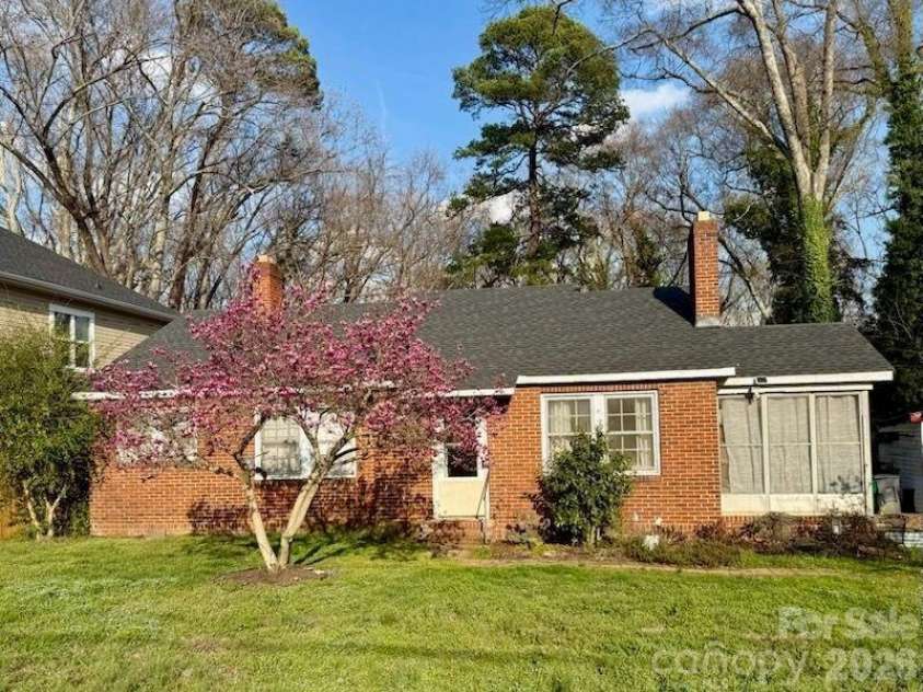 4932 Jane Avenue, Charlotte, NC 28269.  MLS# CAR4359077, YatesRealty ID 12566. 