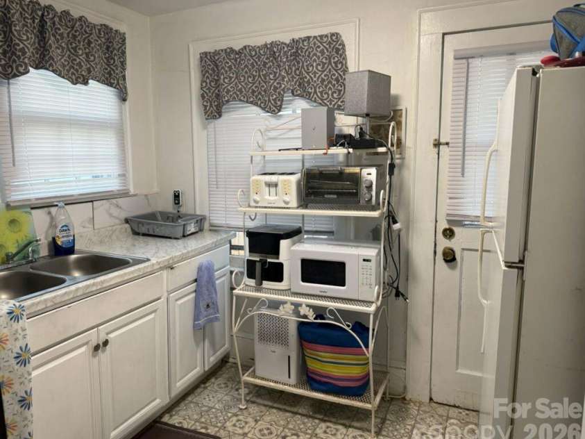 4932 Jane Avenue, Charlotte, NC 28269.  MLS# CAR4359077, YatesRealty ID 12566. 
