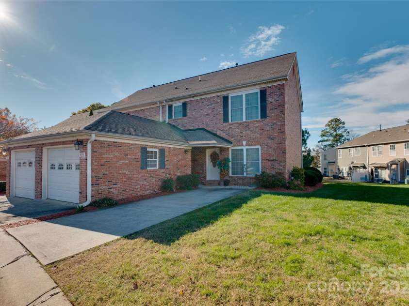 4335 Laurel Hill Lane, Charlotte, NC 28217.  MLS# CAR4201365, YatesRealty ID 12567. 