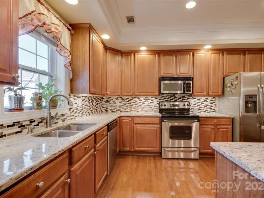 4335 Laurel Hill Lane, Charlotte, NC 28217.  MLS# CAR4201365, YatesRealty ID 12567. 