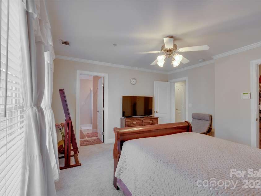 4335 Laurel Hill Lane, Charlotte, NC 28217.  MLS# CAR4201365, YatesRealty ID 12567. 