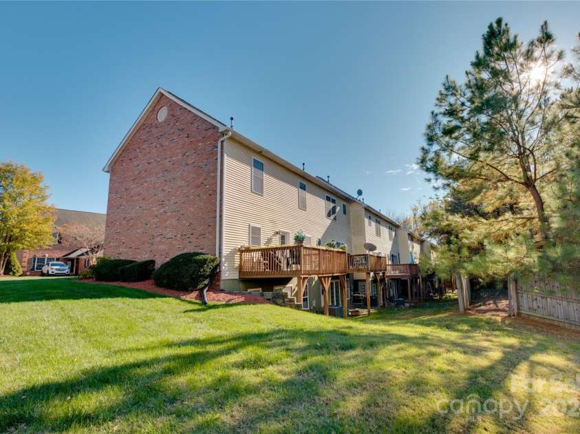 4335 Laurel Hill Lane, Charlotte, NC 28217.  MLS# CAR4201365, YatesRealty ID 12567. 