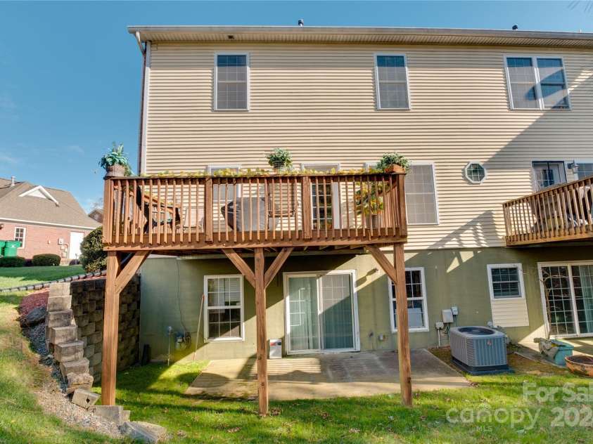 4335 Laurel Hill Lane, Charlotte, NC 28217.  MLS# CAR4201365, YatesRealty ID 12567. 