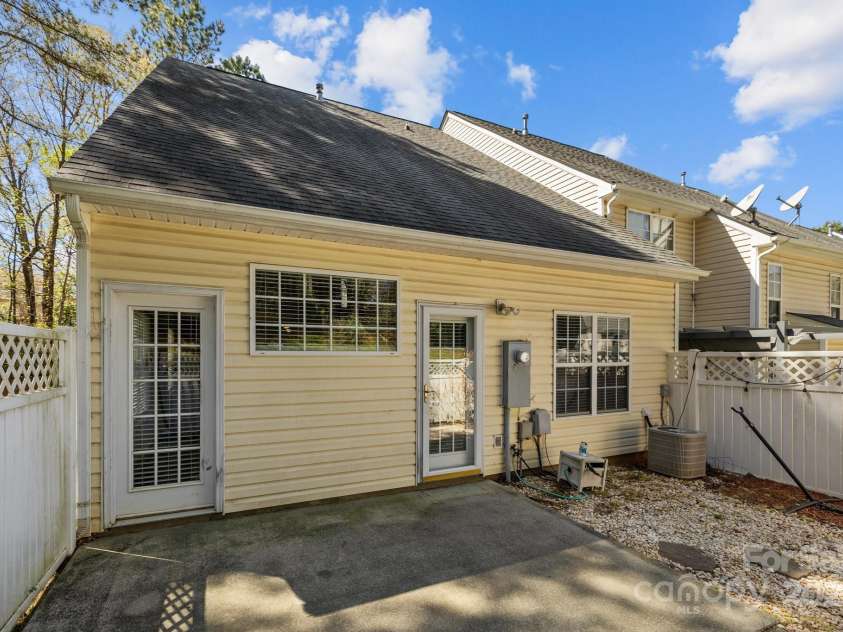 11929 Kings Castle Court, Charlotte, NC 28277.  MLS# CAR4240626, YatesRealty ID 12571. 