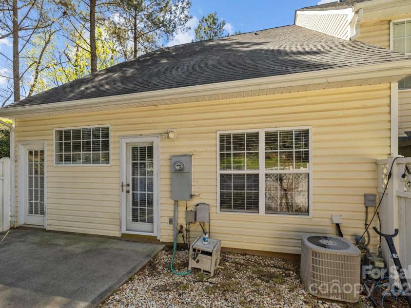 11929 Kings Castle Court, Charlotte, NC 28277.  MLS# CAR4240626, YatesRealty ID 12571. 