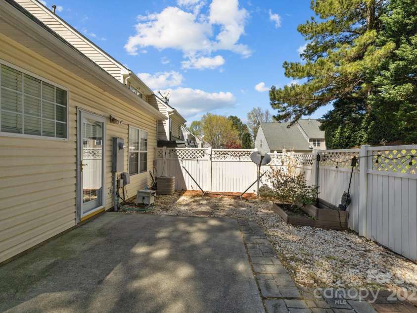 11929 Kings Castle Court, Charlotte, NC 28277.  MLS# CAR4240626, YatesRealty ID 12571. 