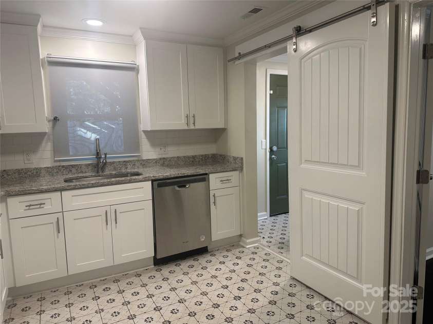 1401 Anderson Street, Charlotte, NC 28205.  MLS# CAR4245310, YatesRealty ID 12572. 