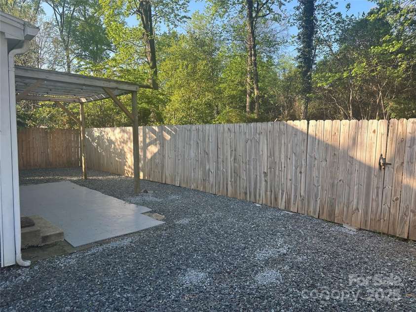 1401 Anderson Street, Charlotte, NC 28205.  MLS# CAR4245310, YatesRealty ID 12572. 
