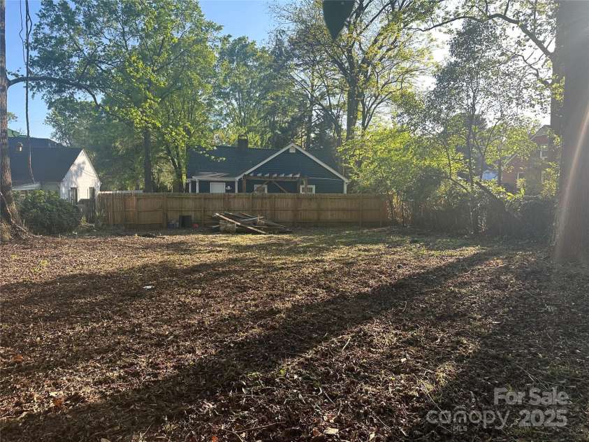 1401 Anderson Street, Charlotte, NC 28205.  MLS# CAR4245310, YatesRealty ID 12572. 