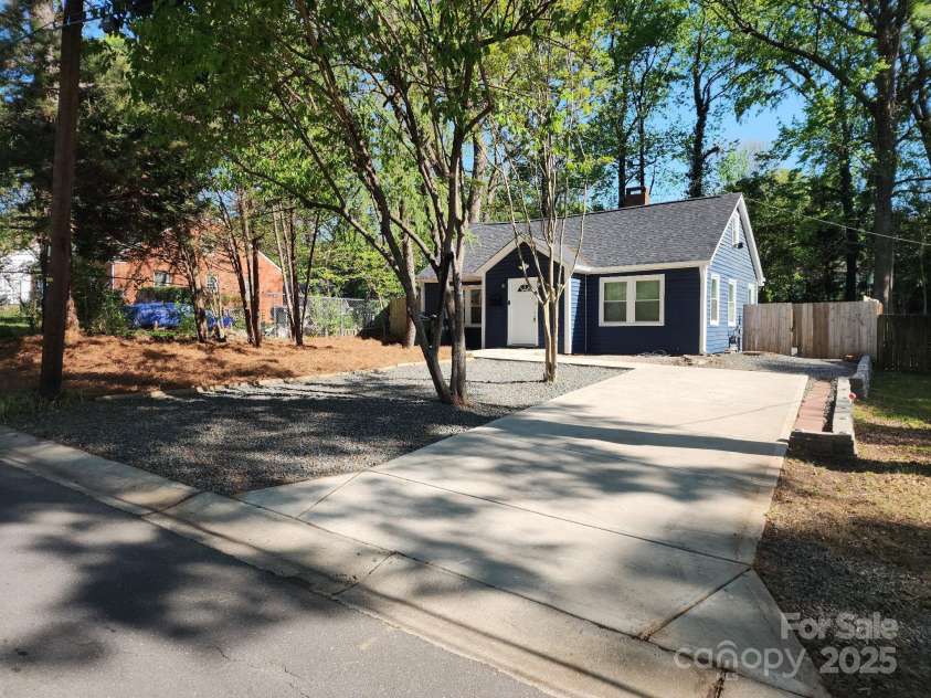 1401 Anderson Street, Charlotte, NC 28205.  MLS# CAR4245310, YatesRealty ID 12572. 