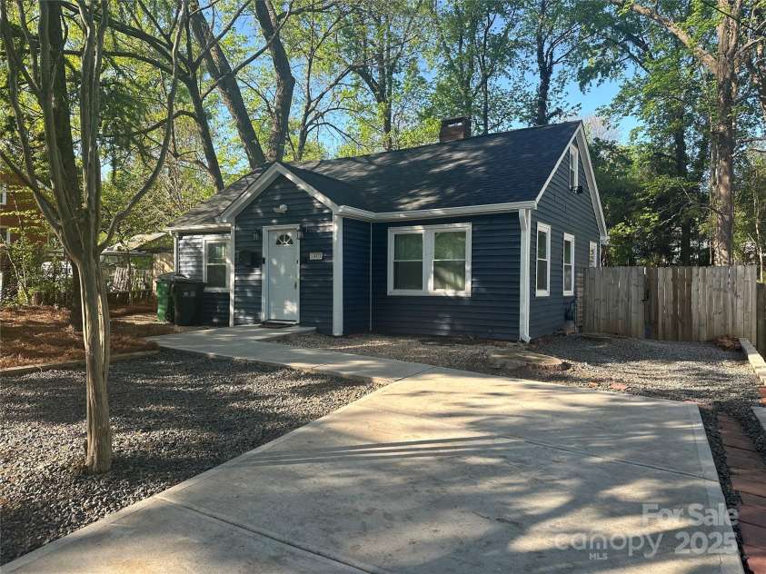 1401 Anderson Street, Charlotte, NC 28205.  MLS# CAR4245310, YatesRealty ID 12572. 