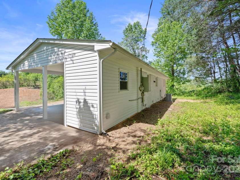 1106 Browning View Road, Morganton, NC 28655.  MLS# CAR4256324, YatesRealty ID 12573. 