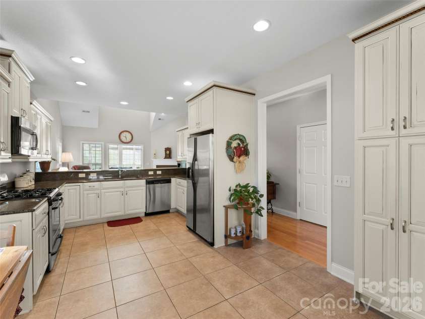 22 Florian Lane, Fletcher, NC 28732.  MLS# CAR4279113, YatesRealty ID 12574. 