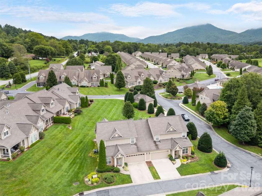 22 Florian Lane, Fletcher, NC 28732.  MLS# CAR4279113, YatesRealty ID 12574. 