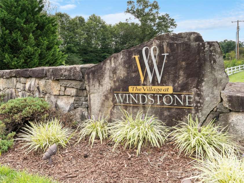 22 Florian Lane, Fletcher, NC 28732.  MLS# CAR4279113, YatesRealty ID 12574. 