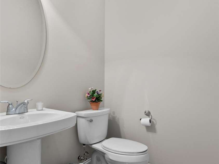 22 Florian Lane, Fletcher, NC 28732.  MLS# CAR4279113, YatesRealty ID 12574. Bathroom