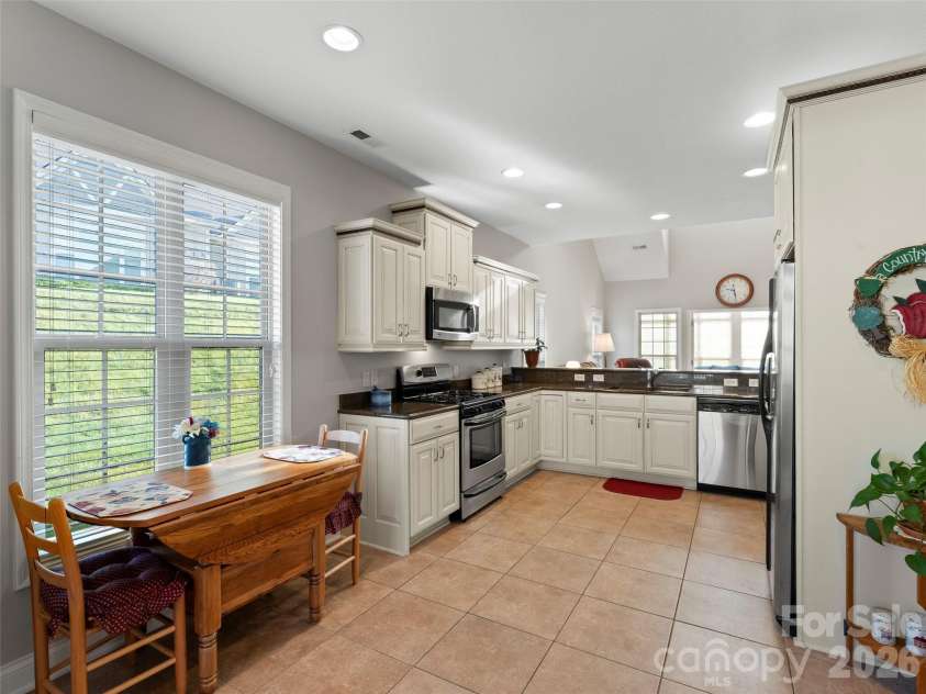 22 Florian Lane, Fletcher, NC 28732.  MLS# CAR4279113, YatesRealty ID 12574. Breakfast nook