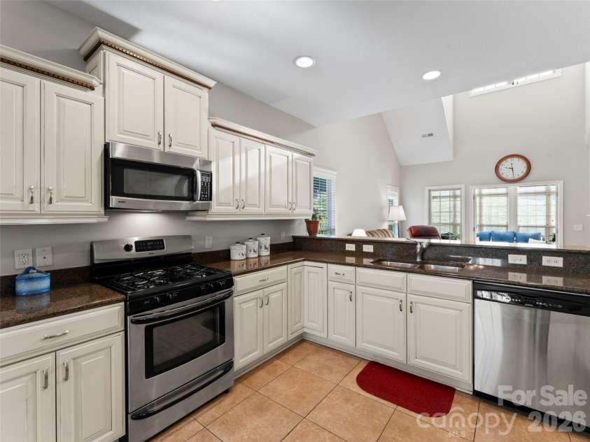 22 Florian Lane, Fletcher, NC 28732.  MLS# CAR4279113, YatesRealty ID 12574. Kitchen