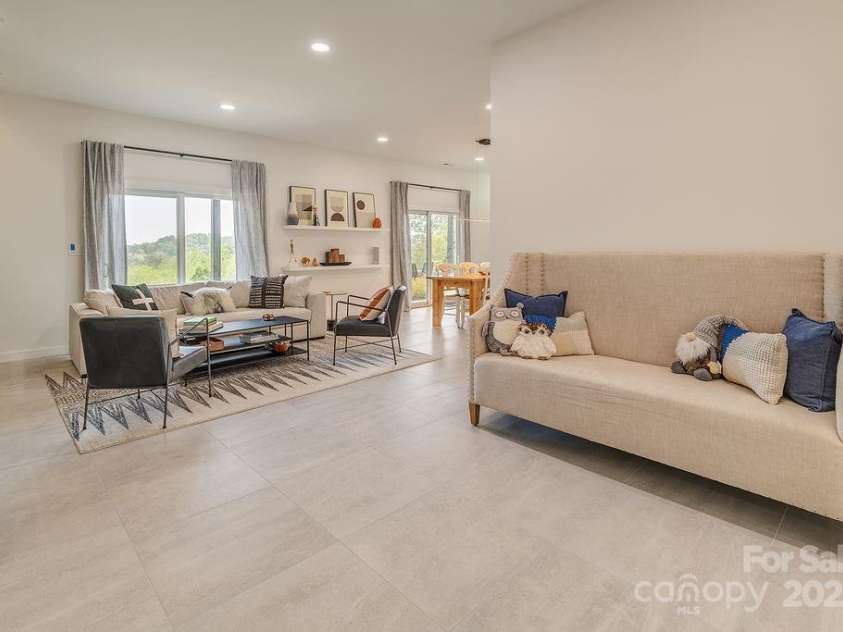 480 Windsor Road, Asheville, NC 28804.  MLS# CAR4246096, YatesRealty ID 12574. Family Room with Views