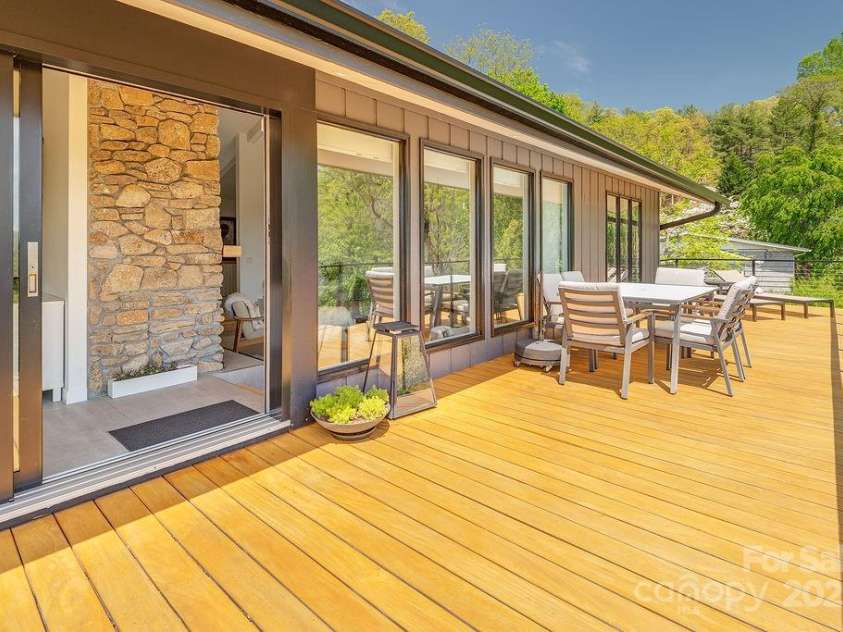 480 Windsor Road, Asheville, NC 28804.  MLS# CAR4246096, YatesRealty ID 12574. Outdoor Dining with Views