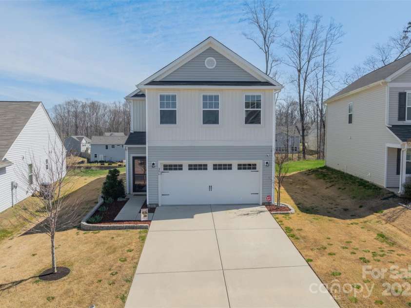 206 Hidden Lakes Road, Statesville, NC 28677.  MLS# CAR4235894, YatesRealty ID 12577. 