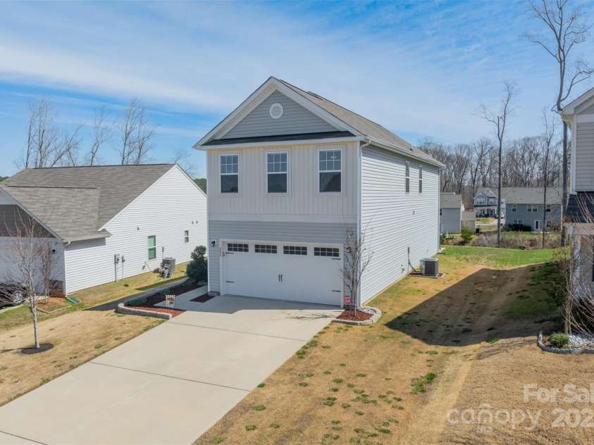 206 Hidden Lakes Road, Statesville, NC 28677.  MLS# CAR4235894, YatesRealty ID 12577. 