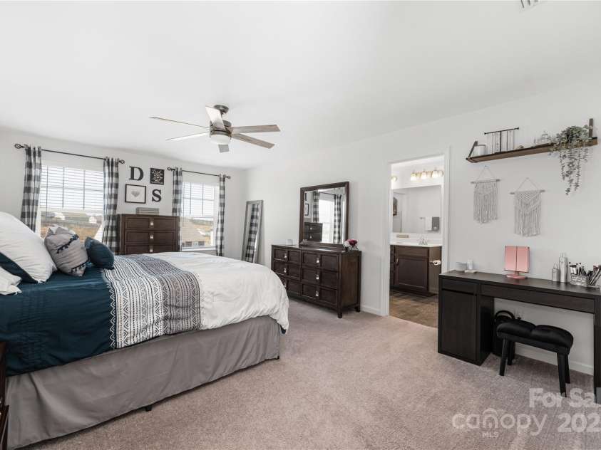 206 Hidden Lakes Road, Statesville, NC 28677.  MLS# CAR4235894, YatesRealty ID 12577. 