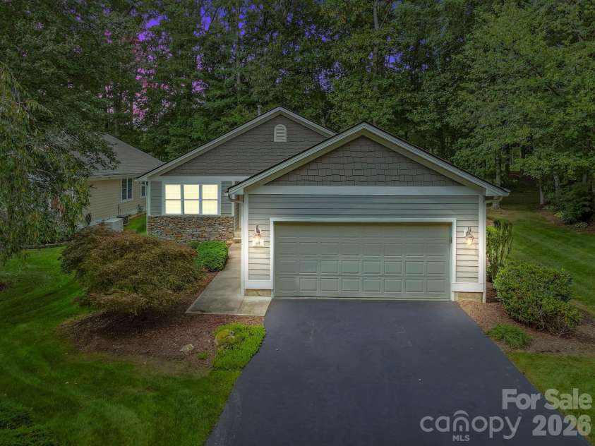 241 Fairway View Drive, Etowah, NC 28729.  MLS# CAR4304614, YatesRealty ID 12577. Welcome!