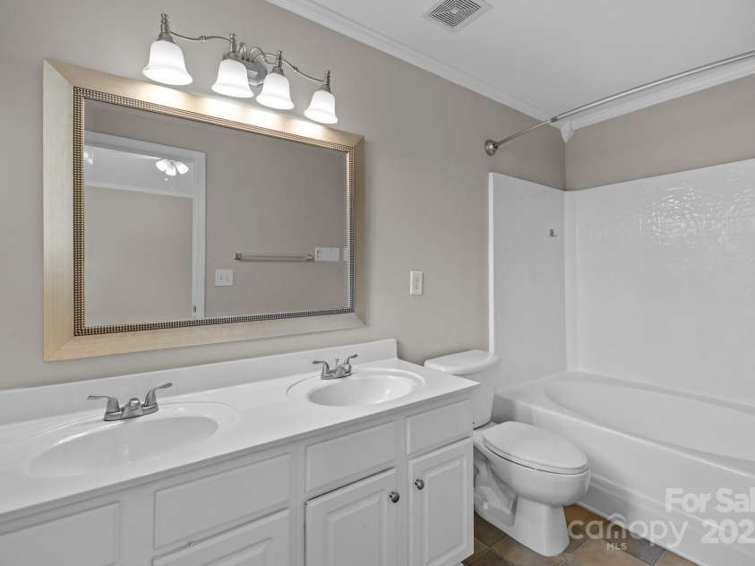 1001 Woodglen Lane, Matthews, NC 28104.  MLS# CAR4244748, YatesRealty ID 12578. 