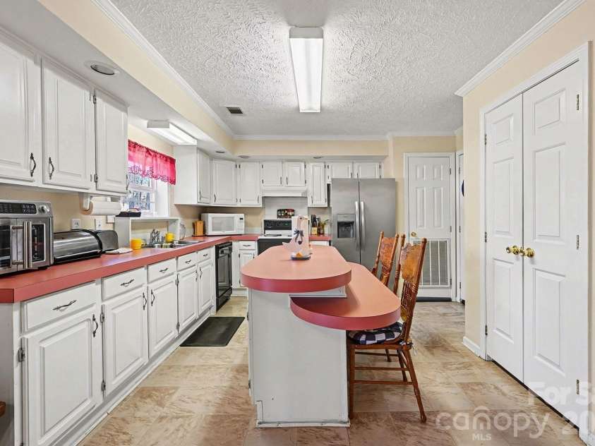 162 Terry Lane Drive, Dallas, NC 28034.  MLS# CAR4338618, YatesRealty ID 1258. 